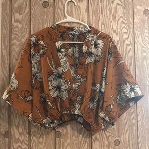 Low V-neck Cropped top with garter at the waist